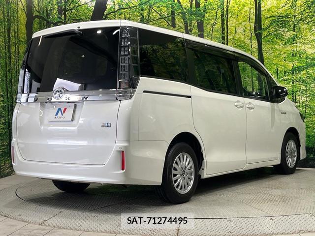 Toyota VOXY 2015-02 8343599-17
