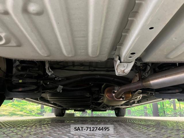 Toyota VOXY 2015-02 8343599-19