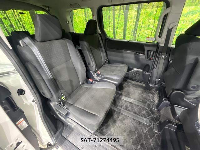 Toyota VOXY 2015-02 8343599-9