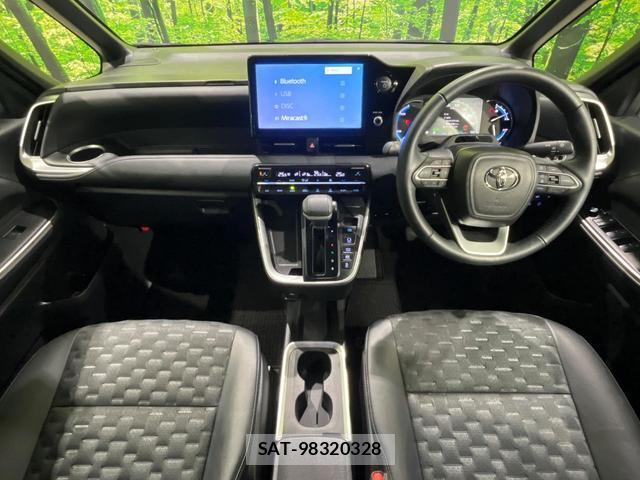 Toyota VOXY 2023-10 8343600-1