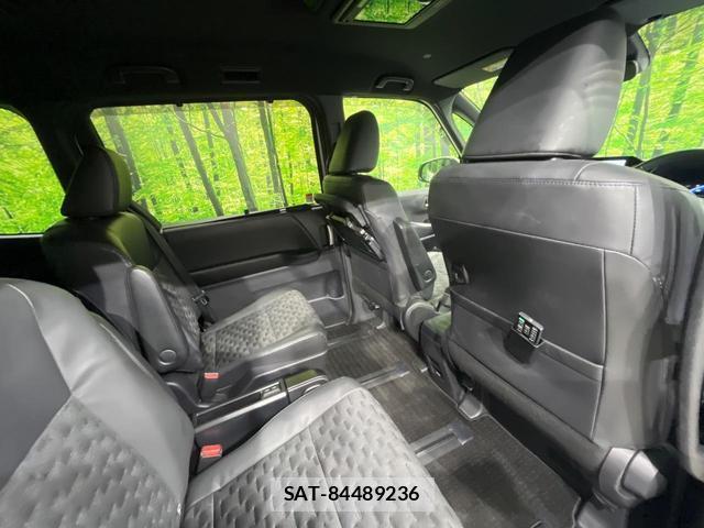 Toyota VOXY 2022-07 8343601-11
