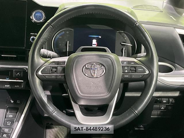 Toyota VOXY 2022-07 8343601-14