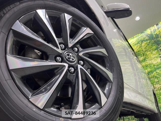 Toyota VOXY 2022-07 8343601-16
