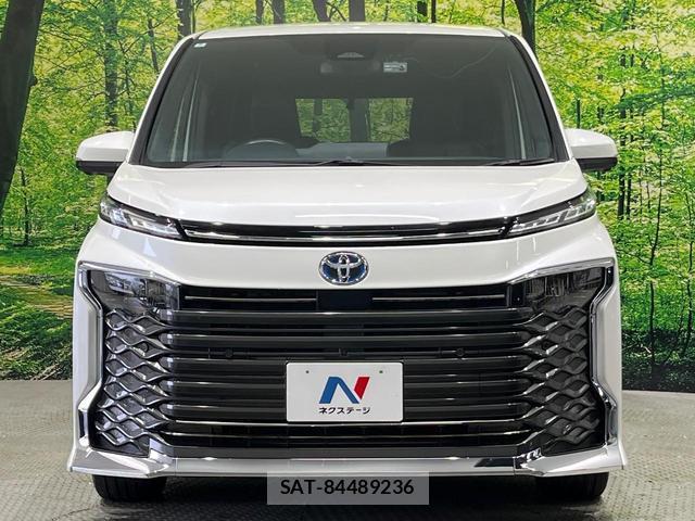 Toyota VOXY 2022-07 8343601-17
