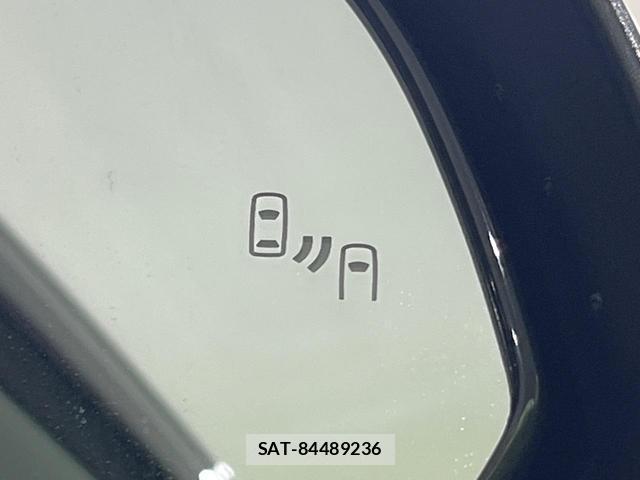 Toyota VOXY 2022-07 8343601-7