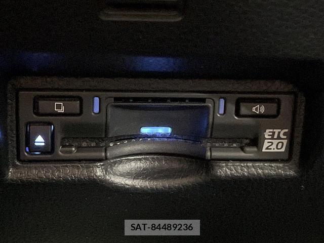 Toyota VOXY 2022-07 8343601-8