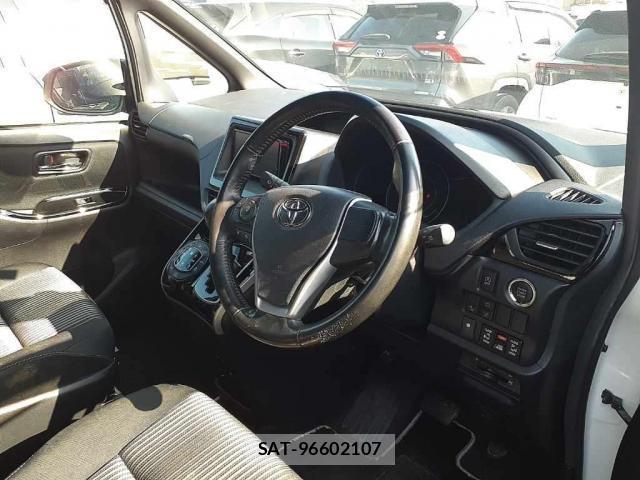 Toyota VOXY 2019-09 8343674-4