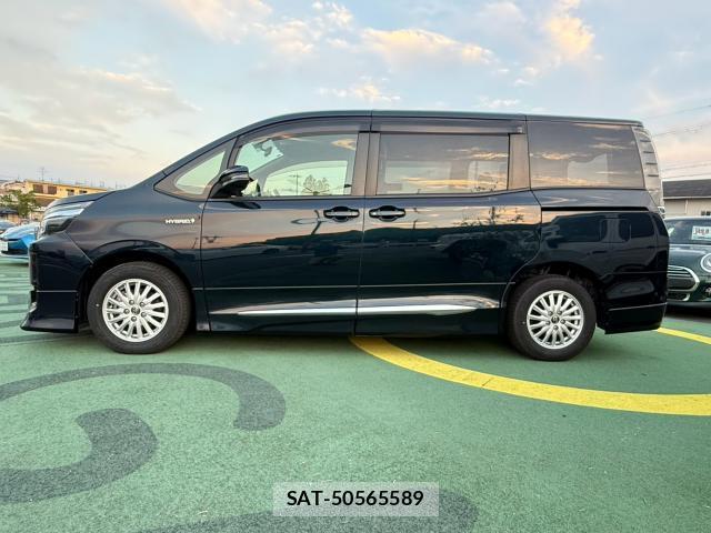 Toyota VOXY 2015-06 8343728-1