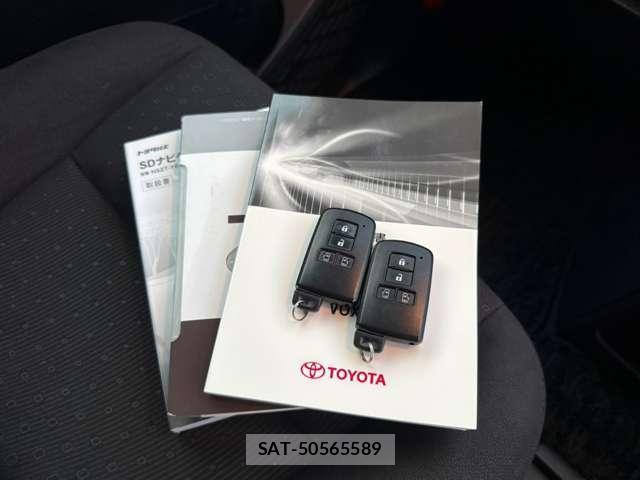 Toyota VOXY 2015-06 8343728-13