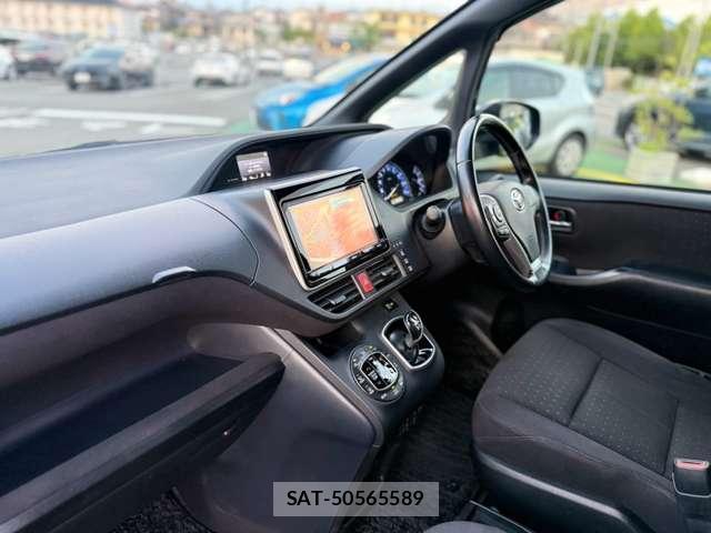Toyota VOXY 2015-06 8343728-15