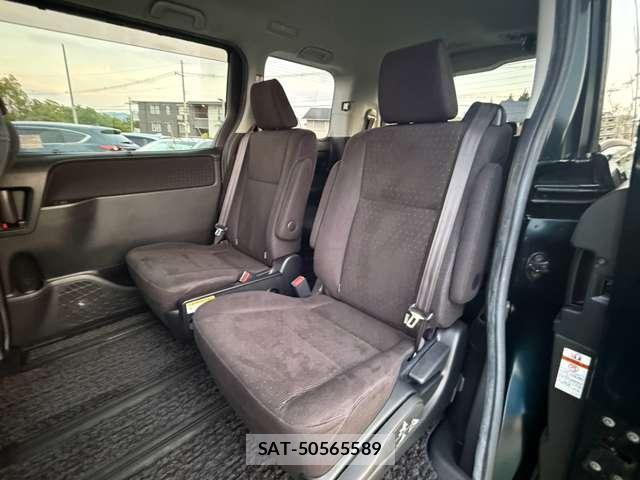 Toyota VOXY 2015-06 8343728-17