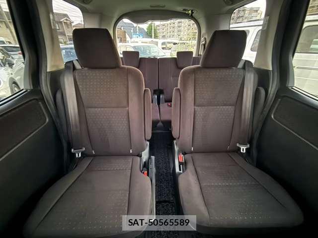 Toyota VOXY 2015-06 8343728-19
