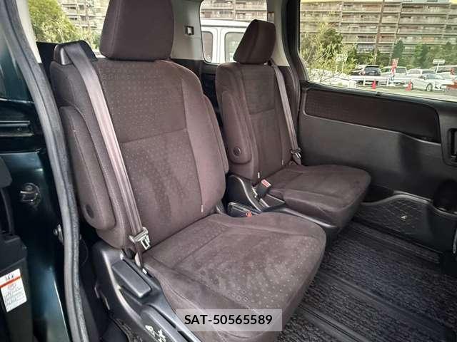 Toyota VOXY 2015-06 8343728-6