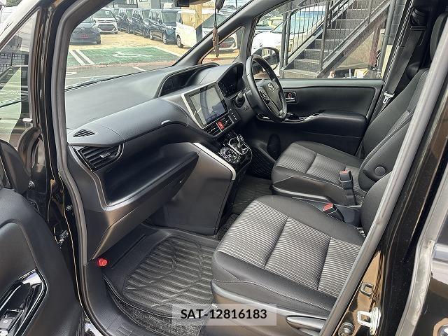 Toyota VOXY 2019-10 8343860-10