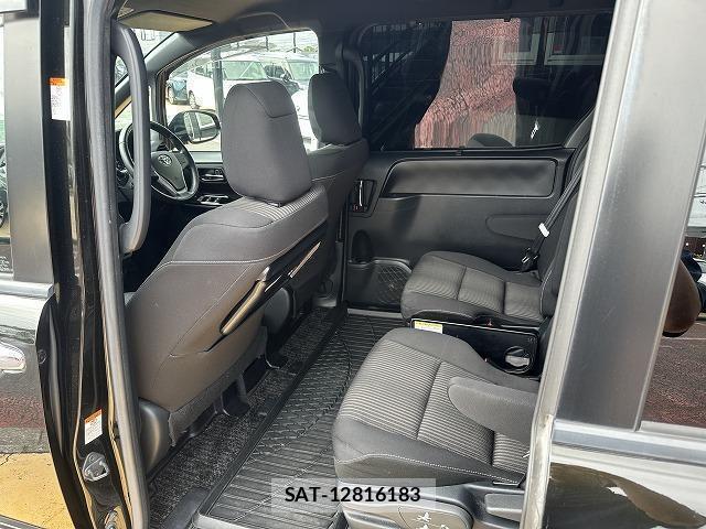 Toyota VOXY 2019-10 8343860-12