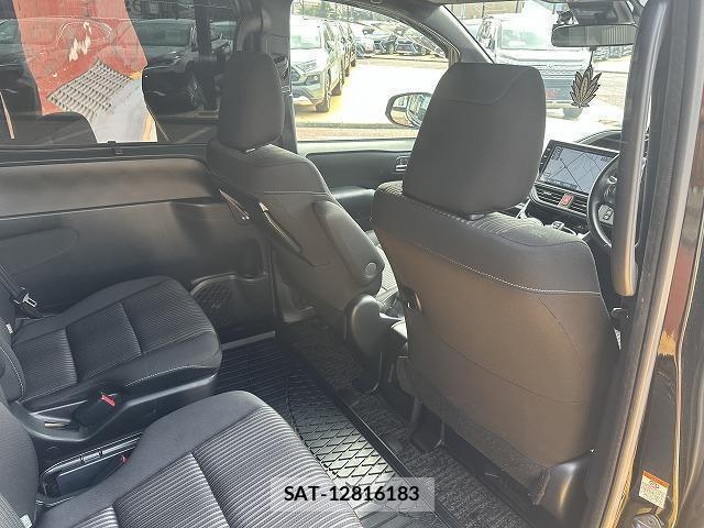Toyota VOXY 2019-10 8343860-15