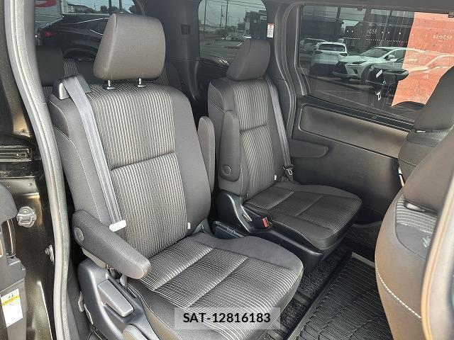 Toyota VOXY 2019-10 8343860-16