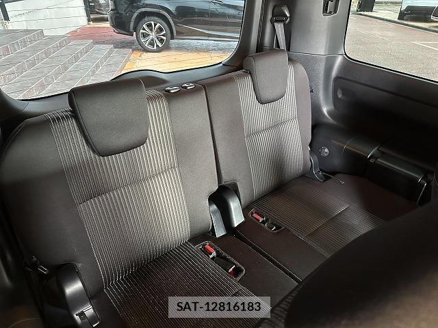 Toyota VOXY 2019-10 8343860-17