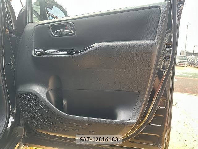 Toyota VOXY 2019-10 8343860-18