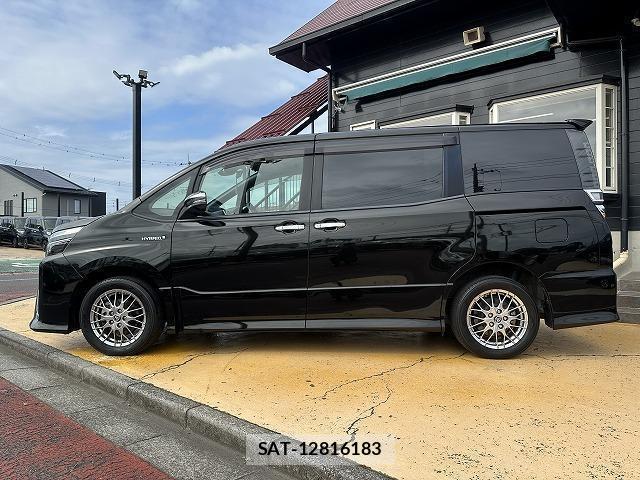 Toyota VOXY 2019-10 8343860-19