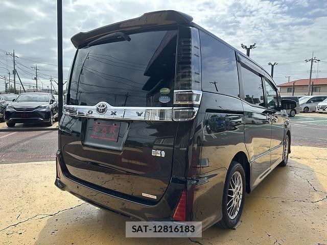 Toyota VOXY 2019-10 8343860-4