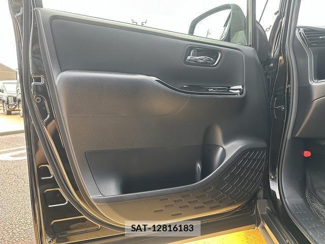 Toyota VOXY 2019-10 8343860-9