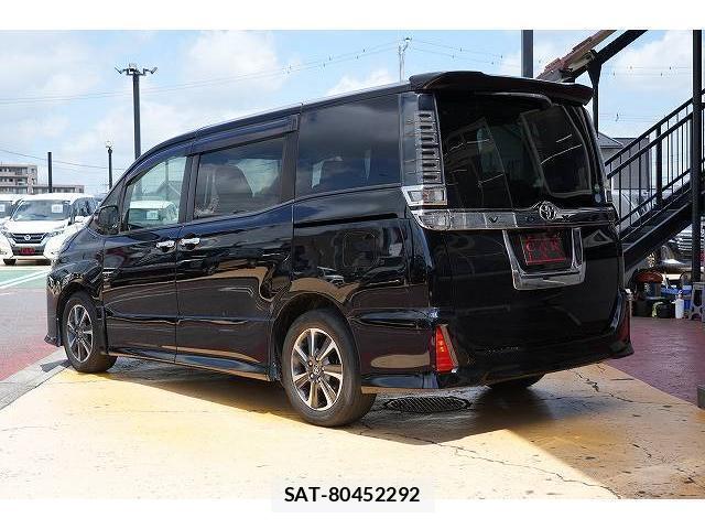 Toyota VOXY 2017-09 8343862-1