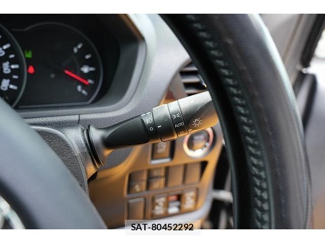 Toyota VOXY 2017-09 8343862-15