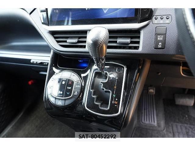 Toyota VOXY 2017-09 8343862-4