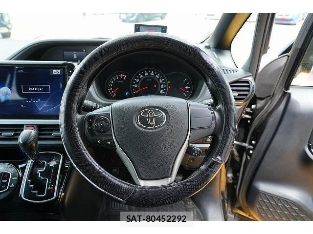 Toyota VOXY 2017-09 8343862-9