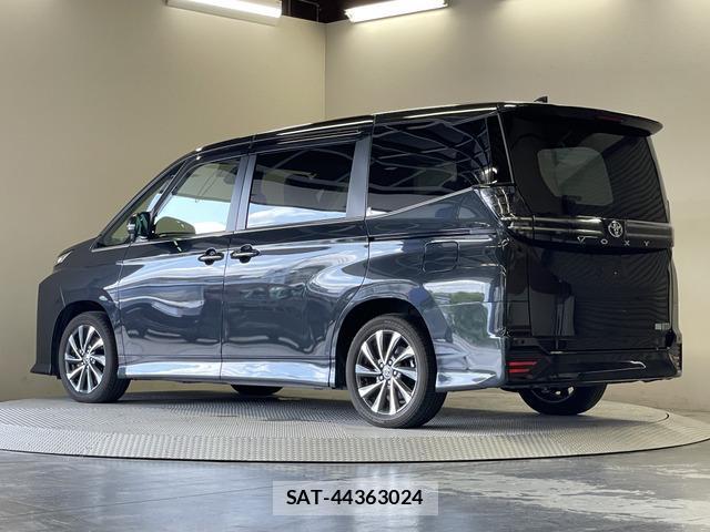Toyota VOXY 2023-02 8344127-10