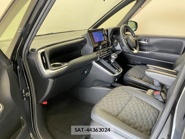 Toyota VOXY 2023-02 8344127-12