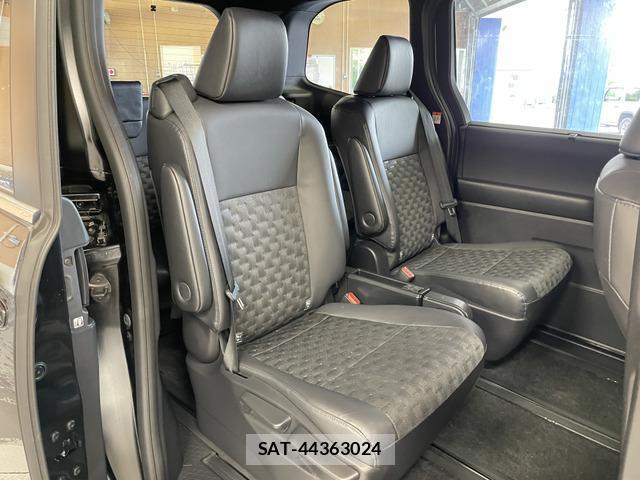 Toyota VOXY 2023-02 8344127-13