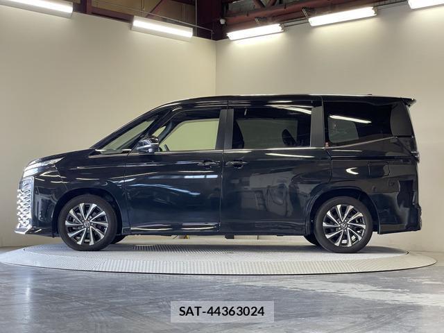 Toyota VOXY 2023-02 8344127-17