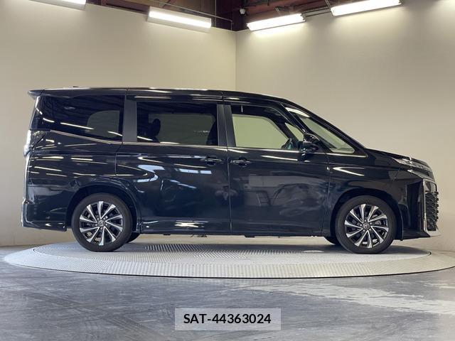 Toyota VOXY 2023-02 8344127-19