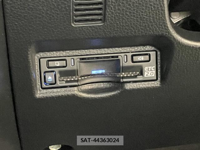 Toyota VOXY 2023-02 8344127-5