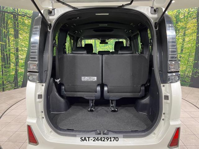 Toyota VOXY 2017-09 8344280-11