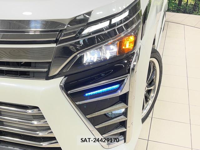 Toyota VOXY 2017-09 8344280-13