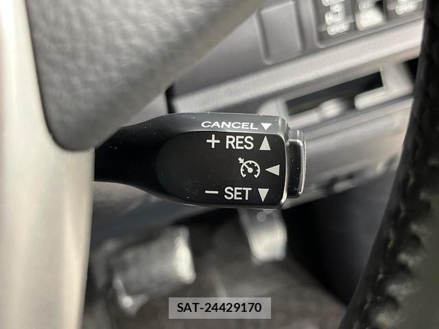 Toyota VOXY 2017-09 8344280-7