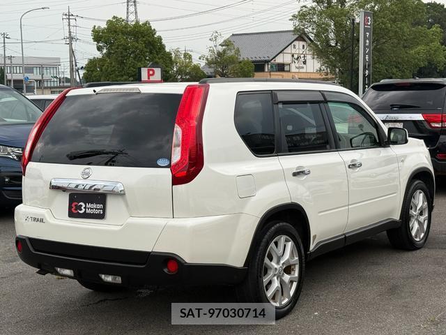 Nissan X-TRAIL 2013-06 8343529-11
