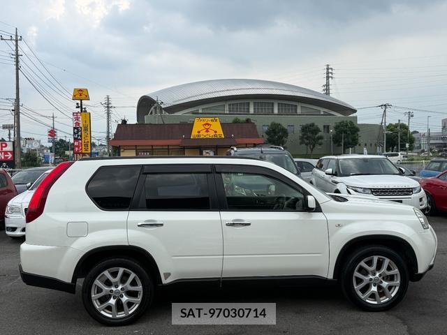 Nissan X-TRAIL 2013-06 8343529-12