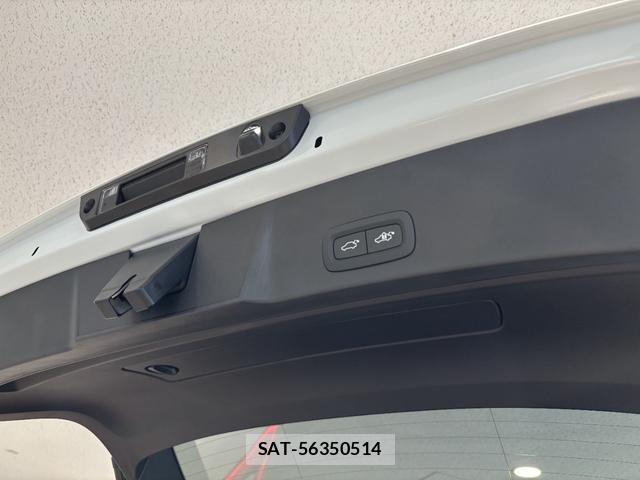 Volvo XC40 2025-10 8343020-18