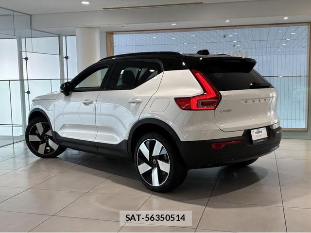 Volvo XC40 2025-10 8343020-2