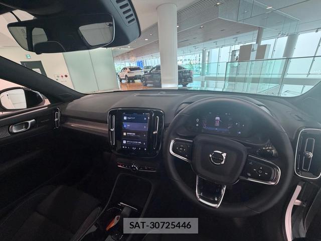 Volvo XC40 2023-08 8343021-1