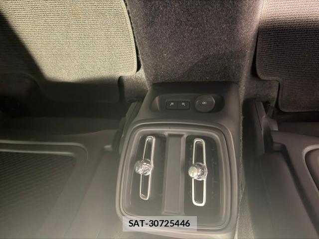 Volvo XC40 2023-08 8343021-10