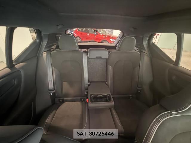 Volvo XC40 2023-08 8343021-11