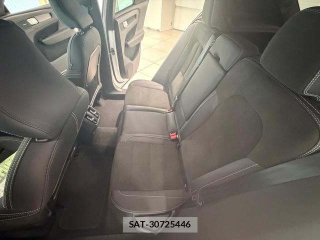 Volvo XC40 2023-08 8343021-13