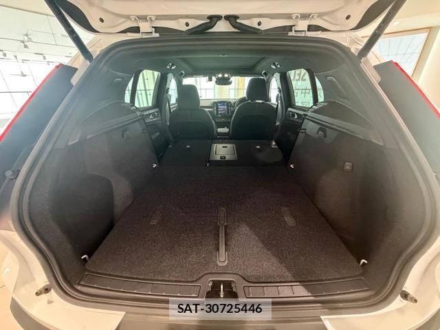 Volvo XC40 2023-08 8343021-17