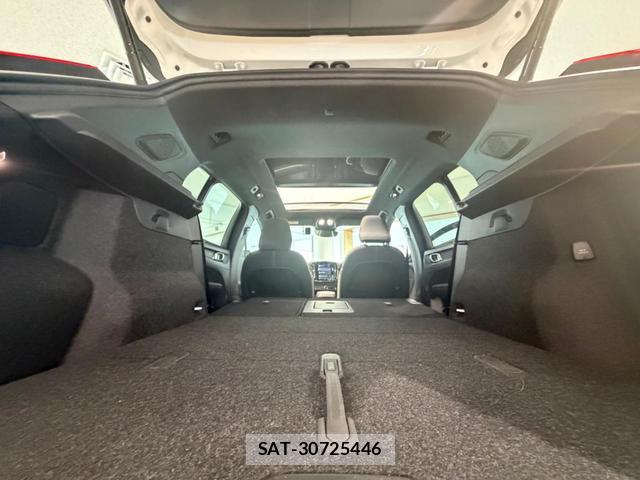 Volvo XC40 2023-08 8343021-18
