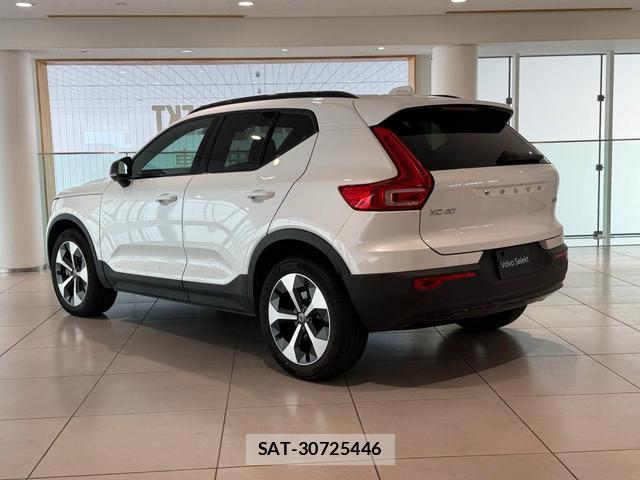 Volvo XC40 2023-08 8343021-2